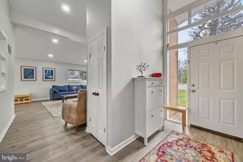 Entry Way - 6206 Pleasant View Ave, Baltimore, MD 21209 photo 2 of 6