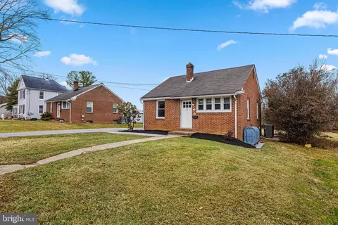 13 Wolf Ave, Reisterstown, MD 21136