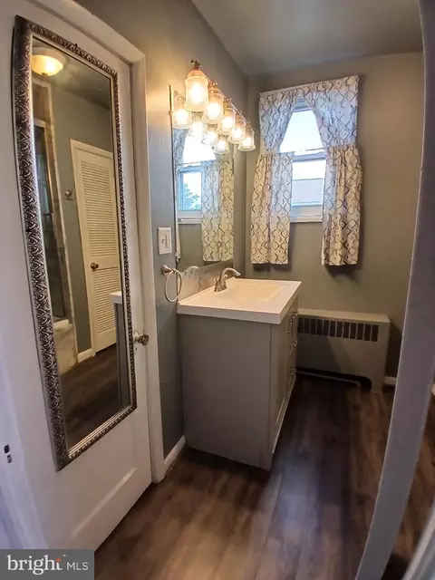 Bath - 6901 Ridgeway Rd, Dundalk, MD 21222 photo 5 of 7