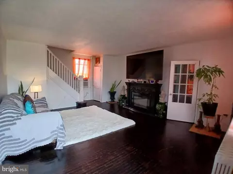 Living - 6901 Ridgeway Rd, Dundalk, MD 21222 photo 1 of 2