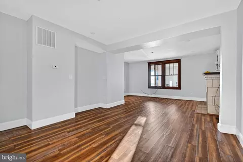 Living - 511 47th St, Baltimore, MD 21224 photo 3 of 5