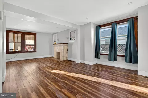 Living - 511 47th St, Baltimore, MD 21224 photo 2 of 5