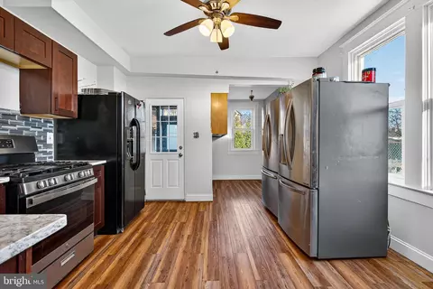 Entry Way - 511 47th St, Baltimore, MD 21224 photo 5 of 6
