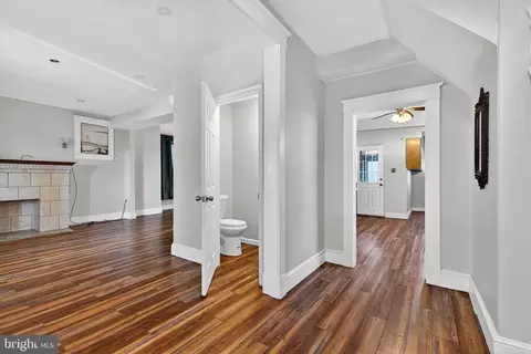 Entry Way - 511 47th St, Baltimore, MD 21224 photo 4 of 6