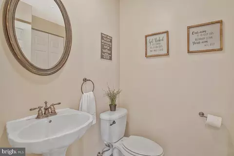 Entry Way - 9831 Biggs Rd, Middle River, MD 21220 photo 5 of 7