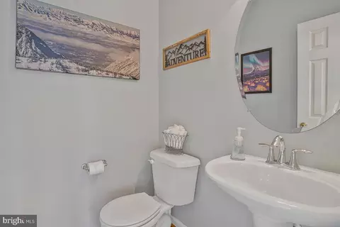 Entry Way - 9831 Biggs Rd, Middle River, MD 21220 photo 6 of 7