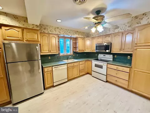 Kitchen - 28 Right Wing Dr, Middle River, MD 21220 photo 4 of 4