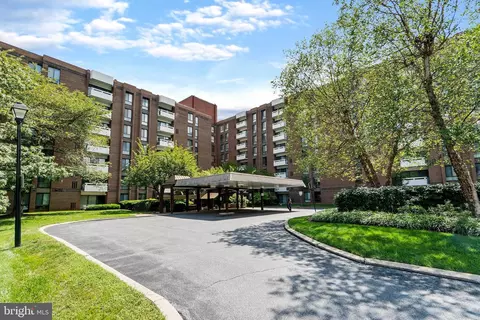 7 Slade Ave #414, Pikesville, MD 21208