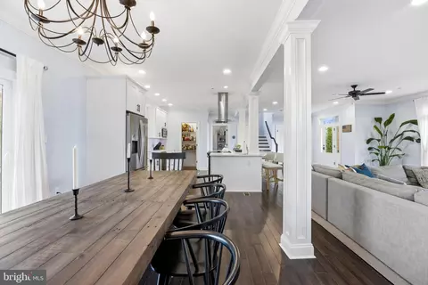 Entry Way - 3628 Bay Dr, Middle River, MD 21220 photo 4 of 12