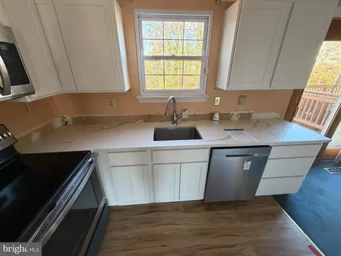 16 W End Ct, Halethorpe, MD 21227 photo 4