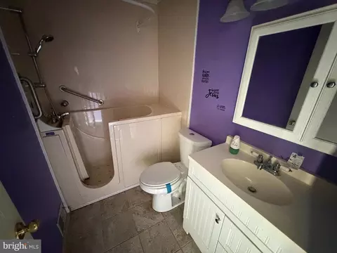 16 W End Ct, Halethorpe, MD 21227 photo 8