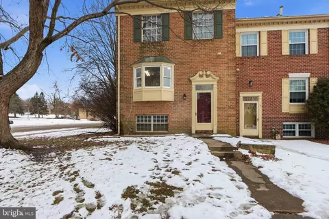 2 Valley Crossing Cir, Cockeysville, MD 21030