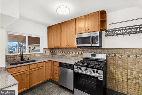 Kitchen - 8159 Kavanagh Rd, Dundalk, MD 21222 photo 3 of 5