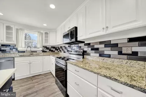 Kitchen - 6 Storeys Ct, Nottingham, MD 21236 photo 2 of 3