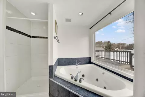Bath - 6 Storeys Ct, Nottingham, MD 21236 photo 1 of 3