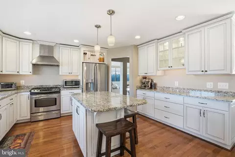 16 Dulaney Hills Ct, Cockeysville, MD 21030
