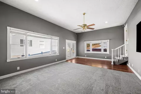 Living - 4222 Klosterman Ave, Nottingham, MD 21236 photo 5 of 9