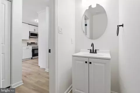 Entry Way - 629 Nollmeyer Rd, Middle River, MD 21220 photo 6 of 7