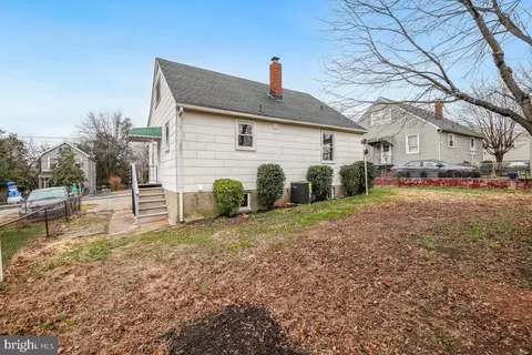 Exterior - 30 3rd Ave, Halethorpe, MD 21227 photo 4 of 5