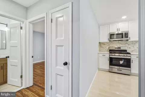Entry Way - 30 3rd Ave, Halethorpe, MD 21227 photo 1 of 9