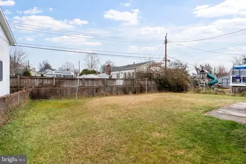 Exterior - 31 Right Wing Dr, Middle River, MD 21220 photo 3 of 4
