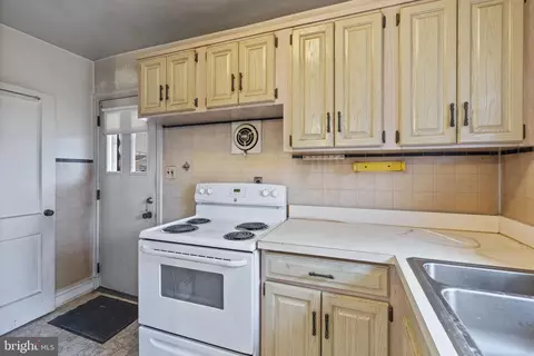 Entry Way - 31 Right Wing Dr, Middle River, MD 21220 photo 1 of 5
