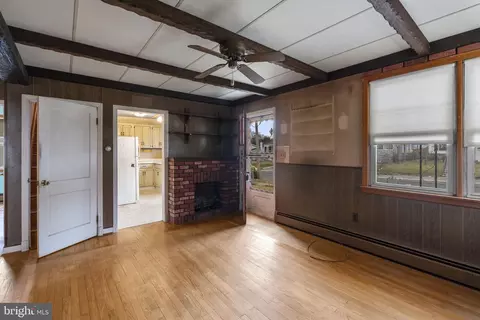 Living - 31 Right Wing Dr, Middle River, MD 21220 photo 1 of 2