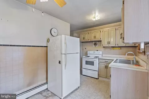 Kitchen - 31 Right Wing Dr, Middle River, MD 21220 photo 2 of 3