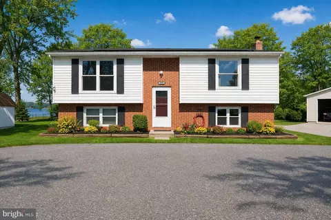 221 Antietam Rd, Essex, MD 21221