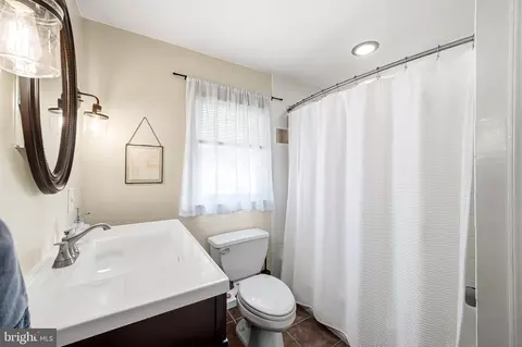 Bath - 6745 Glenkirk Rd, Baltimore, MD 21239 photo 2 of 3