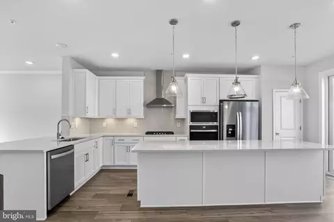 613 Barnehurst St, Middle River, MD 21220