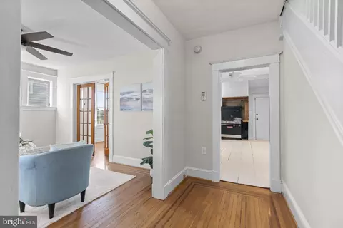 Entry Way - 4413 Hooper Ave, Baltimore, MD 21229 photo 1 of 4