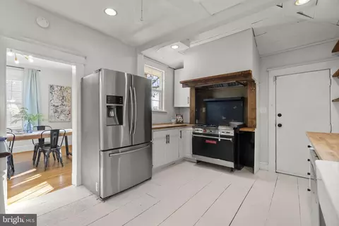 Kitchen - 4413 Hooper Ave, Baltimore, MD 21229 photo 4 of 4