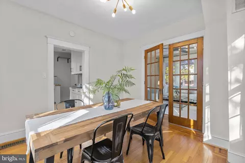Dining - 4413 Hooper Ave, Baltimore, MD 21229 photo 2 of 3
