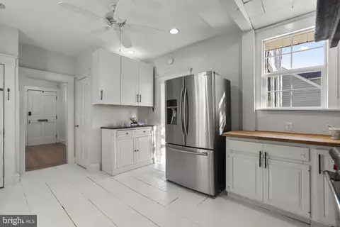 Entry Way - 4413 Hooper Ave, Baltimore, MD 21229 photo 2 of 4