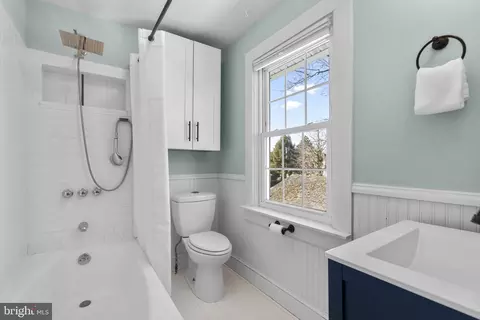 Bath - 4413 Hooper Ave, Baltimore, MD 21229 photo 2 of 2