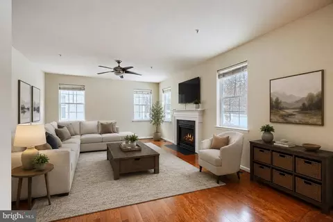 Living - 5908 Gambrill Cir, White Marsh, MD 21162 photo 5 of 7
