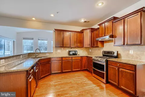 Kitchen - 5908 Gambrill Cir, White Marsh, MD 21162 photo 4 of 6