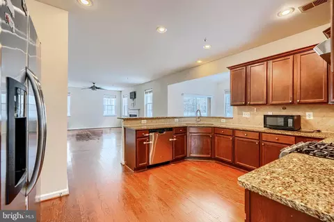 Kitchen - 5908 Gambrill Cir, White Marsh, MD 21162 photo 5 of 6