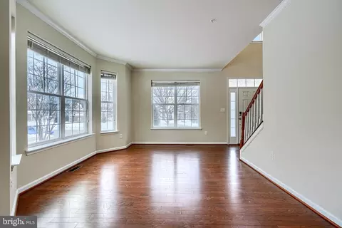 Living - 5908 Gambrill Cir, White Marsh, MD 21162 photo 2 of 7