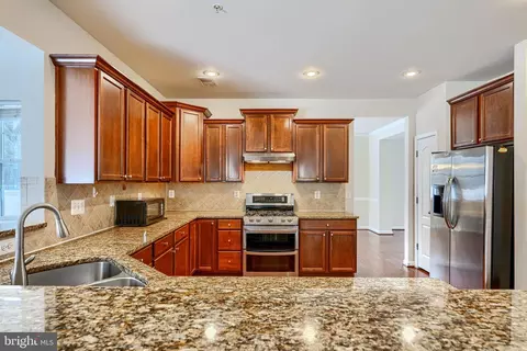 Kitchen - 5908 Gambrill Cir, White Marsh, MD 21162 photo 2 of 6