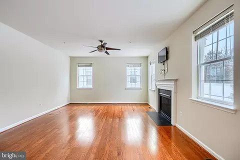 Living - 5908 Gambrill Cir, White Marsh, MD 21162 photo 6 of 7