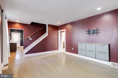 Living - 2513 Wagner Ave, Sparrows Point, MD 21219 photo 3 of 5