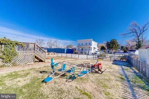 Exterior - 2513 Wagner Ave, Sparrows Point, MD 21219 photo 7 of 8