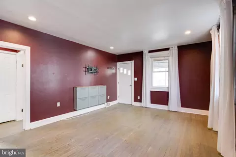 Living - 2513 Wagner Ave, Sparrows Point, MD 21219 photo 4 of 5