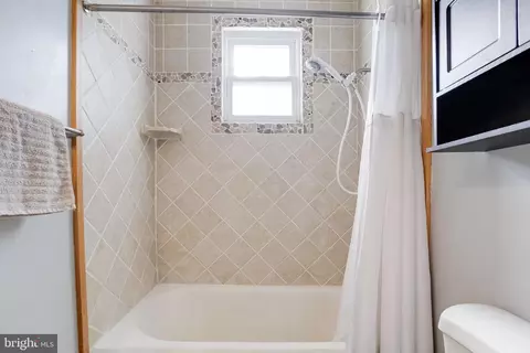 Bath - 2513 Wagner Ave, Sparrows Point, MD 21219 photo 2 of 4