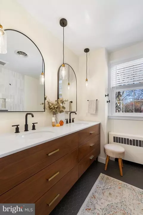 Bath - 223 Regester Ave, Baltimore, MD 21212 photo 2 of 6