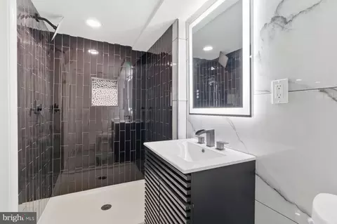 Bath - 413 1st Ave, Halethorpe, MD 21227 photo 4 of 4
