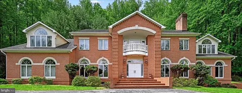 5 Chamaral Ct, Cockeysville, MD 21030