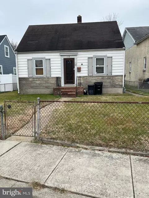 123 Oak St, Dundalk, MD 21222